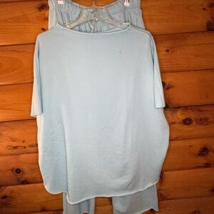 Source Unknown Ice Blue Women's Shortsleeved Sweatshirt Set!